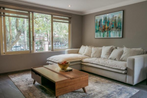 New and Beautiful in Lincoln Park 2BR/2BA Jacuzzi